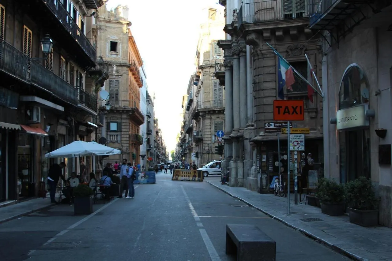 Dadi'S Home Lt Palermo 0*,  Italia
